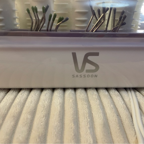 VS Sassoon electronic heated hair curlers - Picture 2 of 5
